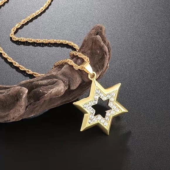 Cubic Zirconia Star Of David Necklace - Picture 4 of 9
